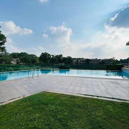 Premium Apartment In Tarudhan Valley Golf Resort Manesar Εξωτερικό φωτογραφία