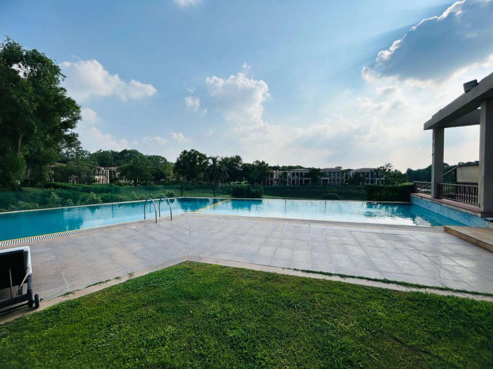 Premium Apartment In Tarudhan Valley Golf Resort Manesar Εξωτερικό φωτογραφία